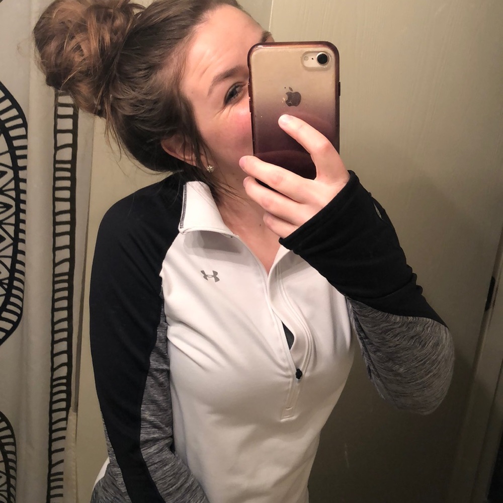 Small White Under Armour Tight Fitting Pullover